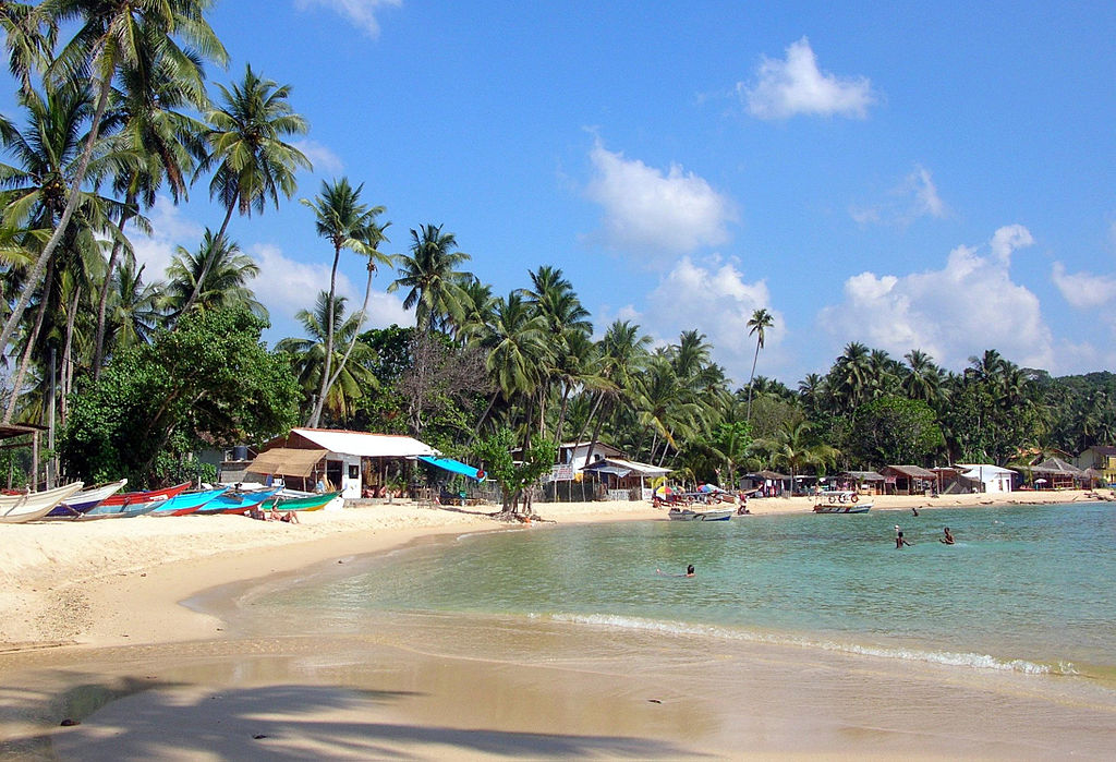 Be sure to see the beaches when you Visit Sri Lanka ... photo by CC user Bernard Gagnon via wikimedia commons