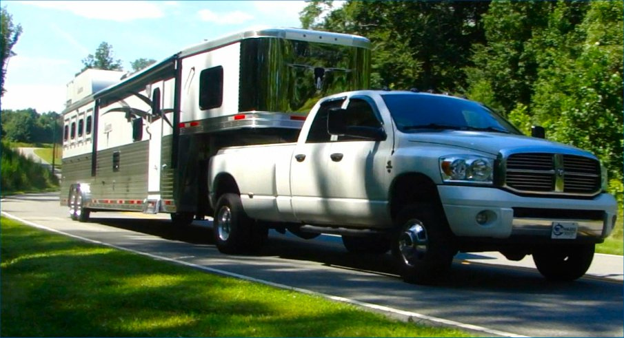 What should you know about gooseneck horse trailer hitches?