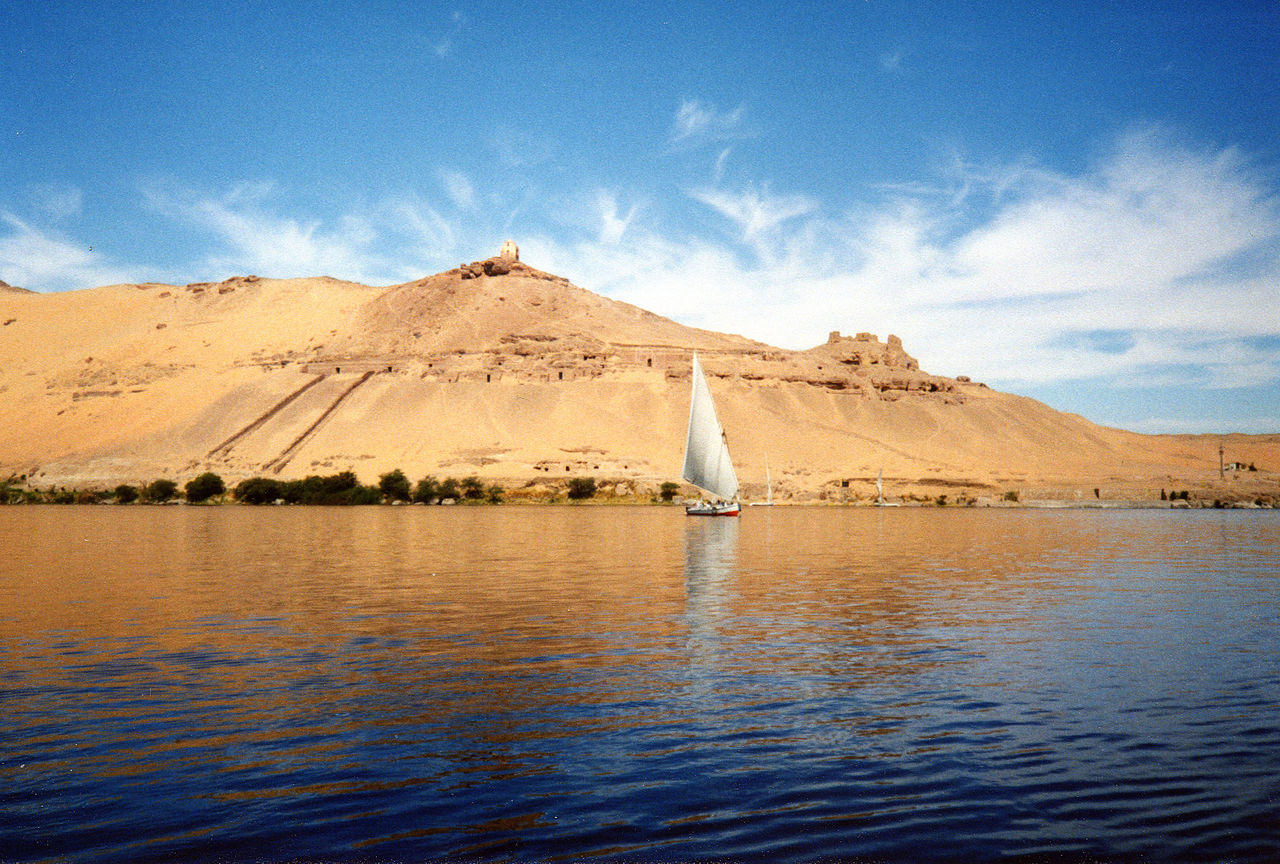 1280px-River-Nile-near-Aswan